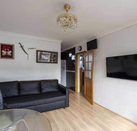 1 Bedroom Flat Close To City With Free Parking Arrangement Λονδίνο Εξωτερικό φωτογραφία